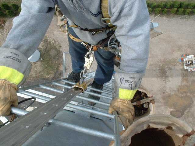 TS/VR55000 Vertical ladder fall arrest rail aluminum 18.95 DCIS